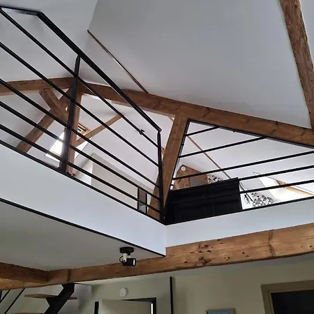 Studio Avec En Mezzanine *